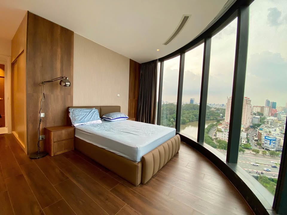 Căn hộ Vinhomes Bason Quận 1 101m² giá 23.5 tỷ - View Landmark 81 tuyệt đẹp!