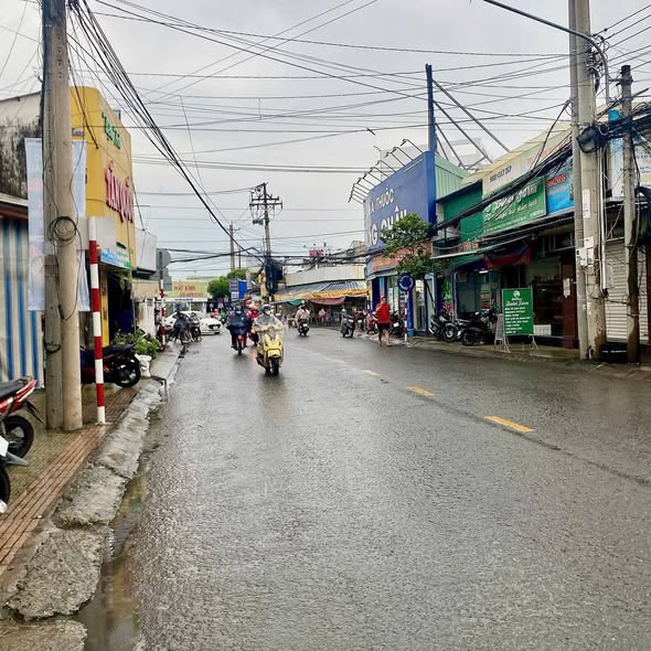 Nhà Bán Gấp Tại Chợ Ngã 5 Bến Tre 39m² - Khu Vực Kinh Doanh Sầm Uất!