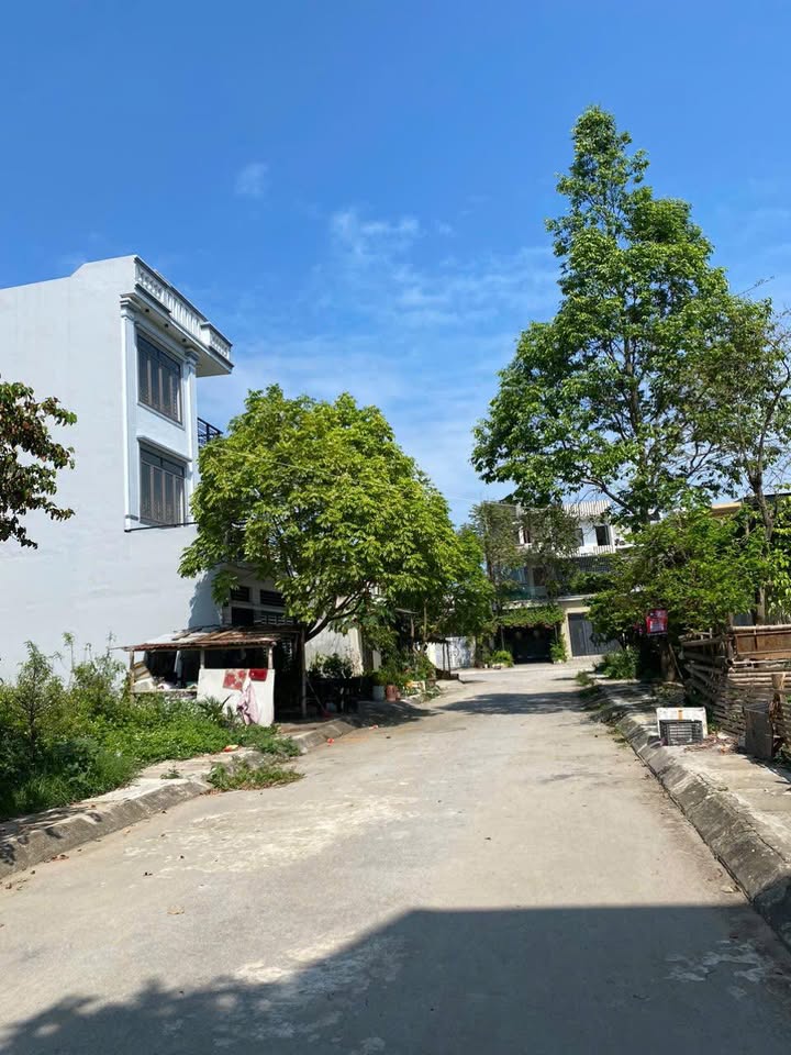 Nhà 3 tầng Trường Sơn, Sầm Sơn 136m² giá 3 tỷ - Thiết kế hiện đại, tiện nghi