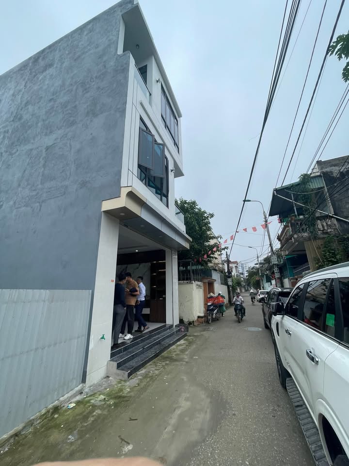 Bán nhà 3 tầng tại CVN Đông Hương 63m² giá 4 tỷ - Thiết kế hiện đại, tiện ích đầy đủ!