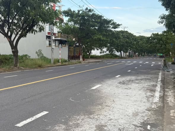 Lô đất 150m² tại KDC Châu Thới, Dĩ An, Bình Dương - Giá chỉ 5.85 tỷ, tặng kho xây dựng!