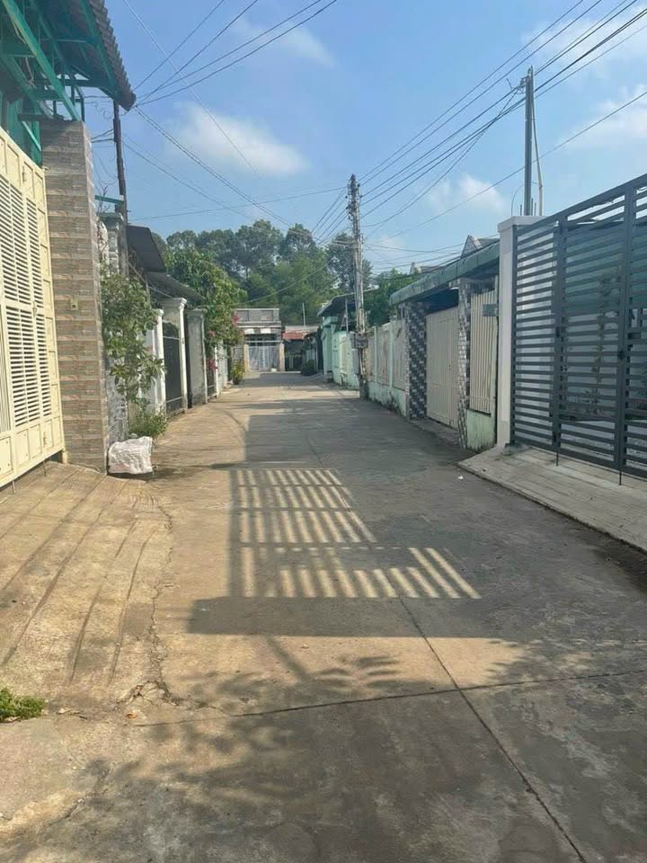 Nhà xây kiên cố hẻm Trưng Nữ Vương, Tây Ninh 443m² giá 4.2 tỷ - Sẵn sàng vào ở!