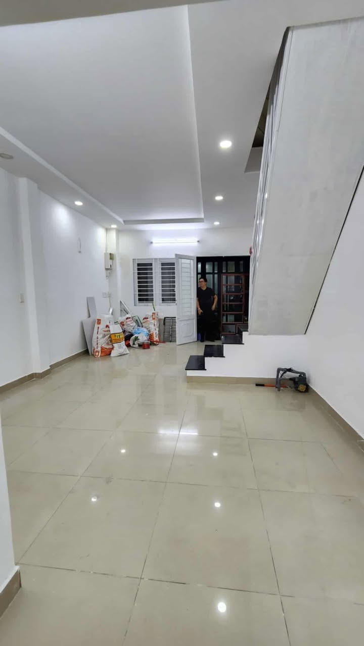 Nhà cho thuê hẻm yên tĩnh Nguyễn Đình Chiểu 35m² giá 12 triệu - Phù hợp cho gia đình và nhóm bạn!