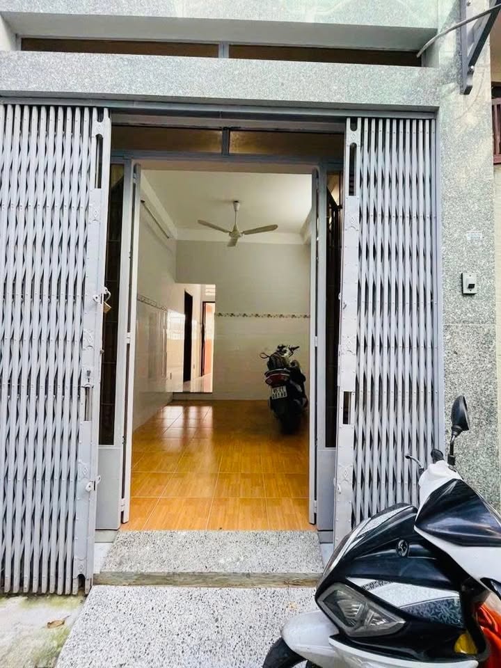 Nhà nguyên căn cho thuê tại Đinh Tiên Hoàng, Q.1 - Giá chỉ 7.8 triệu/tháng!