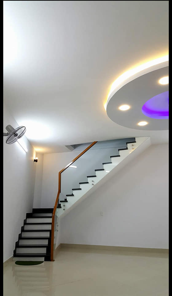 Nhà nguyên căn 3 tầng mặt tiền 13.5m đường 2-9, quận Hải Châu - Cho thuê giá 18 triệu!