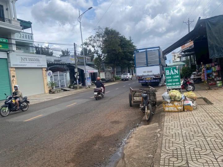 Nhà mặt tiền Hồ Tùng Mậu, Đức Trọng 100m² giá 5.1 tỷ - Kinh doanh sầm uất!