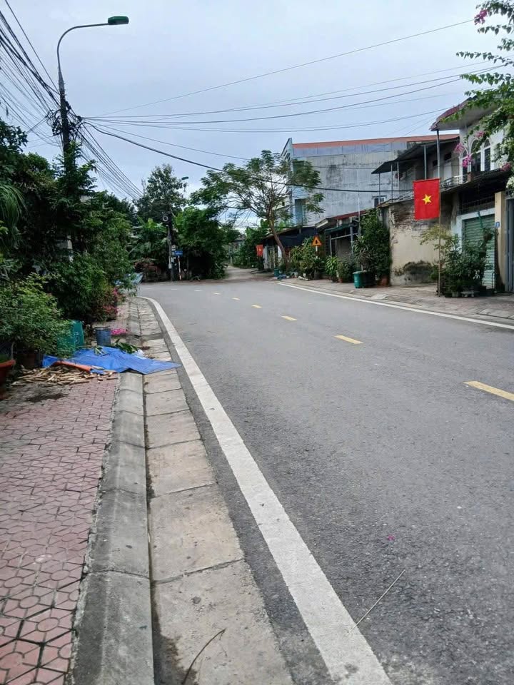 Nhà riêng 2 mặt đường Tiên Lũng, 150m² giá 2.2 tỷ - Phù hợp cho gia đình công chức!