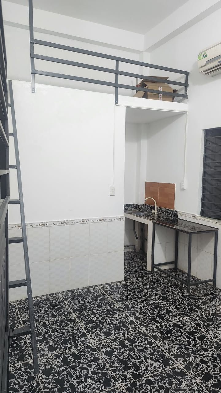 Phòng trọ gác lửng gần Đại học Kinh tế Đà Nẵng - Thoải mái giờ giấc