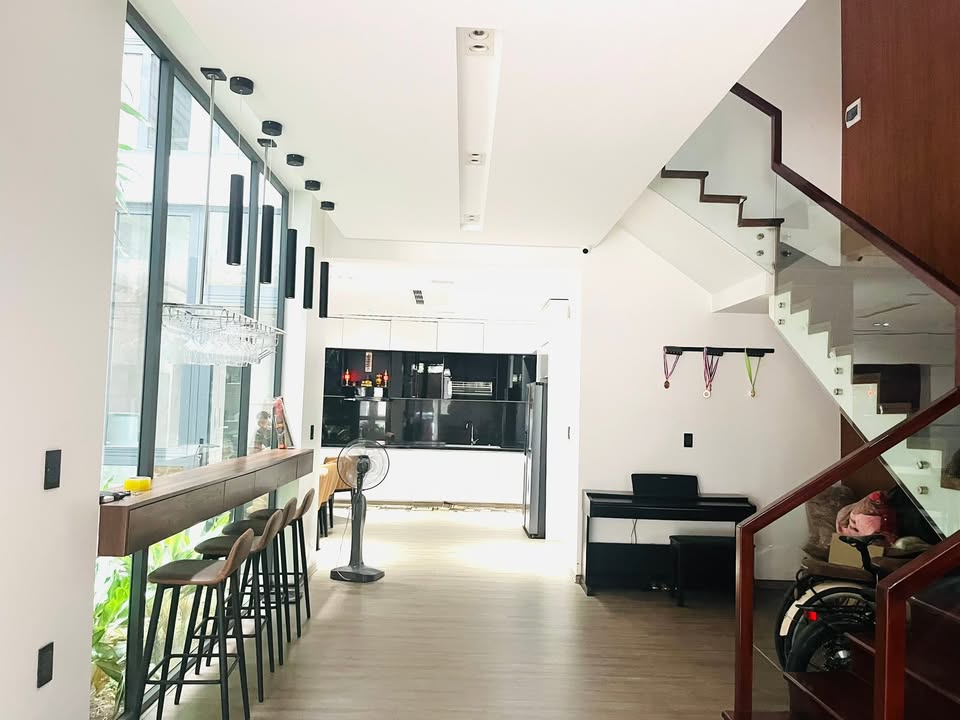 Nhà phố 4 tầng Phạm Văn Đồng, Đông Hà, 156m² chỉ 5 tỷ - Sẵn sàng dọn vào ở!