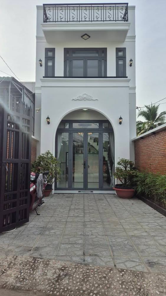 Nhà phố 2 tầng đường Trần Vĩnh Kiết, Cần Thơ 136m² giá chỉ 3.9 tỷ - Sân vườn rộng rãi!