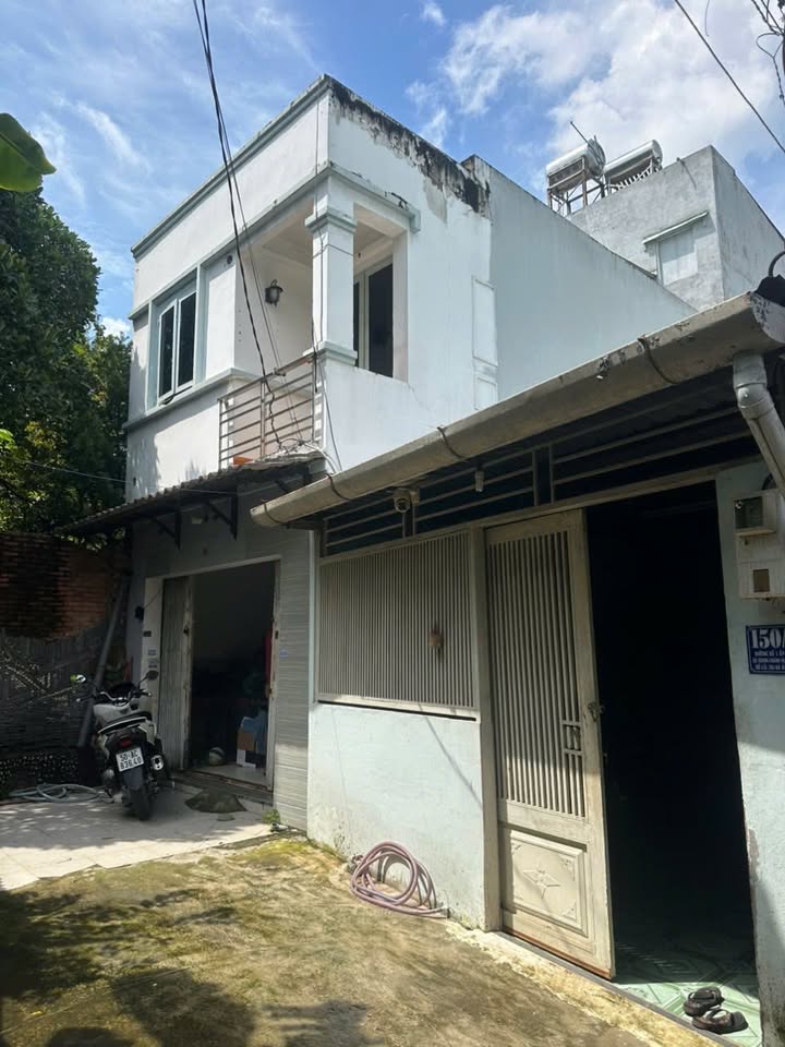 Nhà riêng Tân Xuân Hóc Môn 68m² giá 2.7 tỷ - Sổ đỏ chính chủ, khu dân cư yên tĩnh!