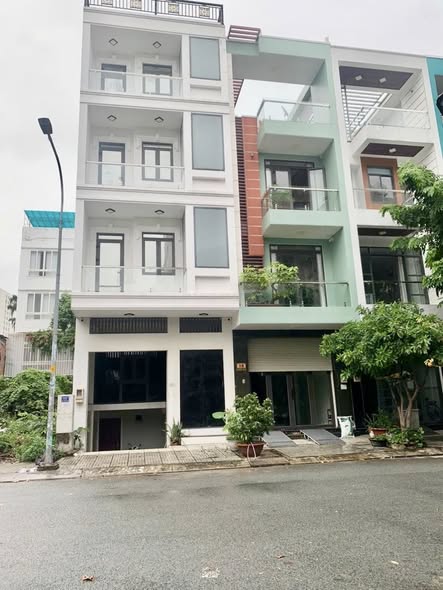 Nhà đẹp Phú Mỹ Hưng 95m² giá 17.5 tỷ - Đầu tư sinh lời ổn định!