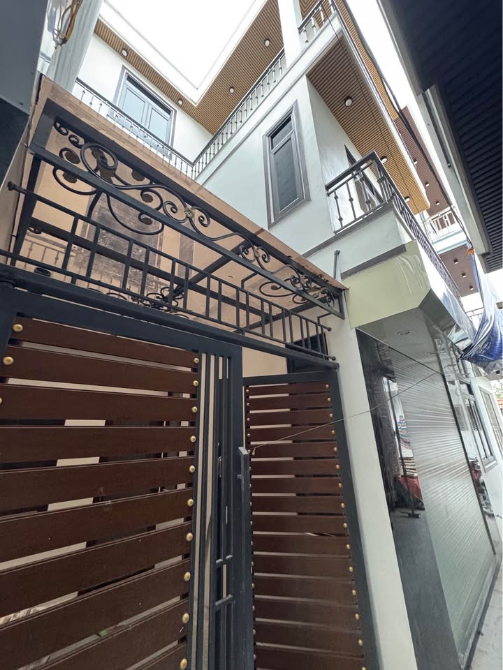 Nhà 3 tầng đường Bùi Bằng Đoàn, 50m² giá 2.15 tỷ - Chính chủ bán gấp!