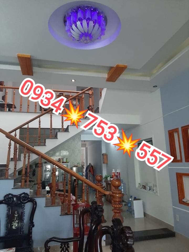 Nhà mặt tiền Đinh Nhật Tân 100m² giá 3.3 tỷ - Sang trọng, chính chủ bán gấp!