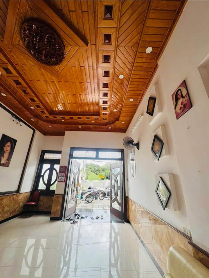 Nhà mặt tiền Đào Duy Từ Kon Tum 240m² giá 3.59 tỷ - Cơ hội kinh doanh lý tưởng!