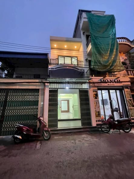 Nhà mặt đường Cù Chính Lan, 43m² giá 2.58 tỷ - Kinh doanh sầm uất!