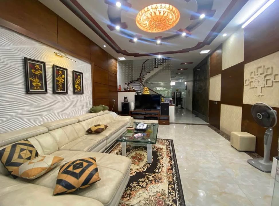 Nhà 4 tầng Hồng Gai, Hạ Long 120m² giá 14 tỷ - Phong thủy tốt, sẵn sàng ở ngay!