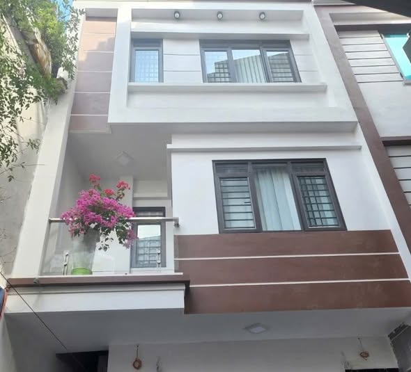 Nhà 3 Tầng Cao Thắng Hạ Long 68m² giá 2.85 tỷ - Về ở ngay!