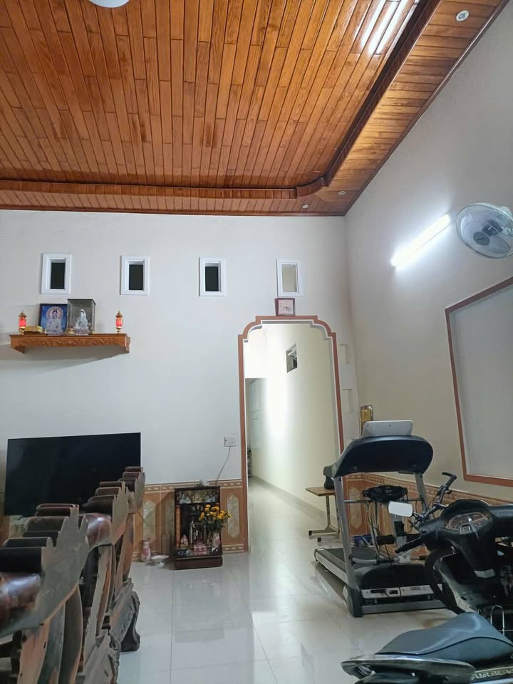 Nhà bán Phường Lê Lợi, Kon Tum 270m² giá 1.7 tỷ - Vị trí kinh doanh thuận lợi!