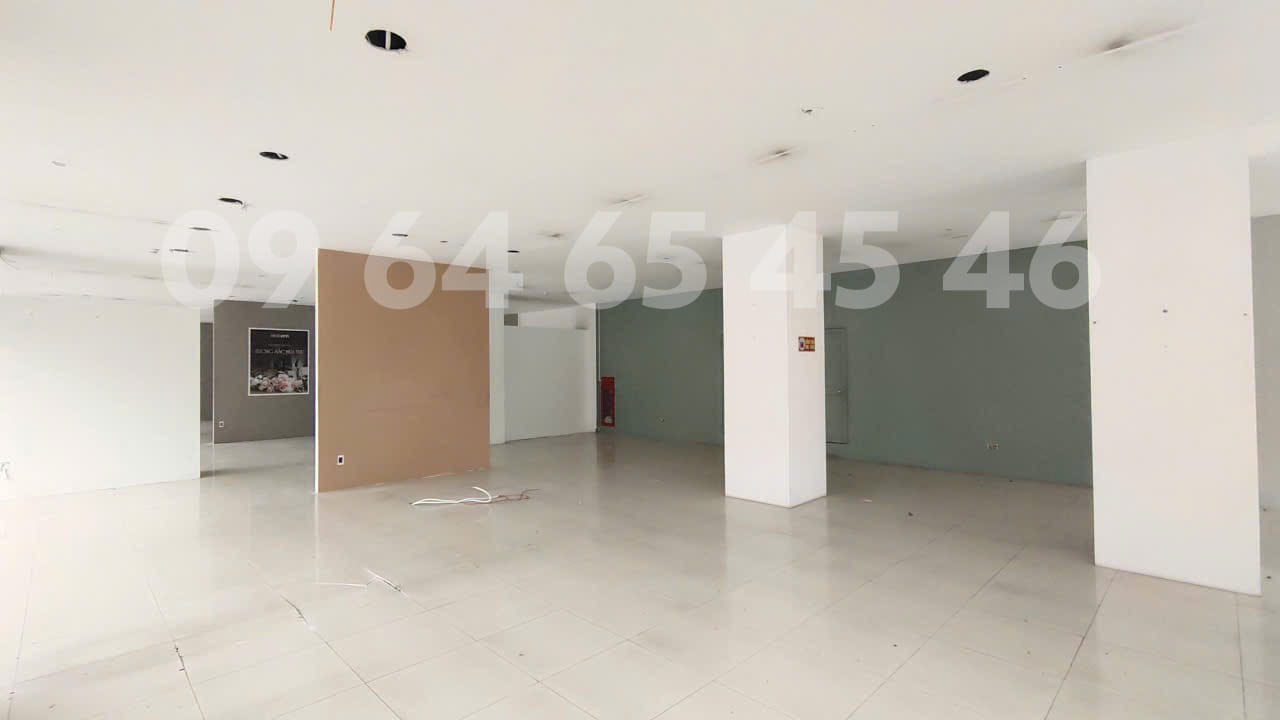 Mặt bằng kinh doanh chân đế Yên Hòa, Cầu Giấy 850m² - Đầu tư sinh lời vượt trội!