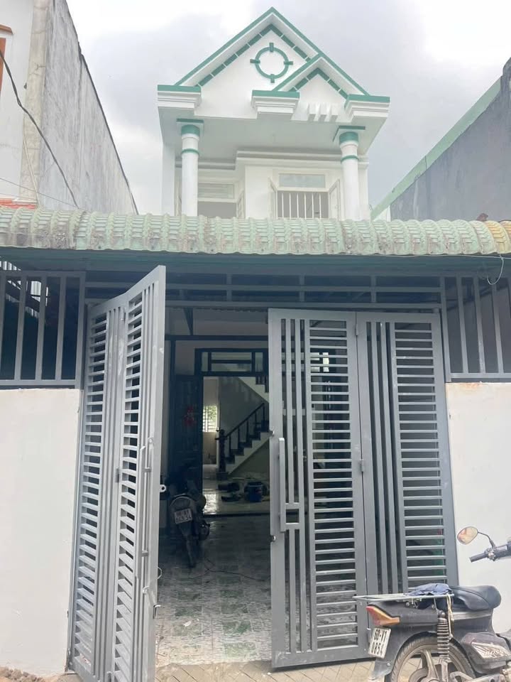 Nhà bán 1 trệt 1 lầu tại An Phú, Bình Dương, 90m² - Giá 2.85 tỷ, Sân xe hơi rộng rãi!