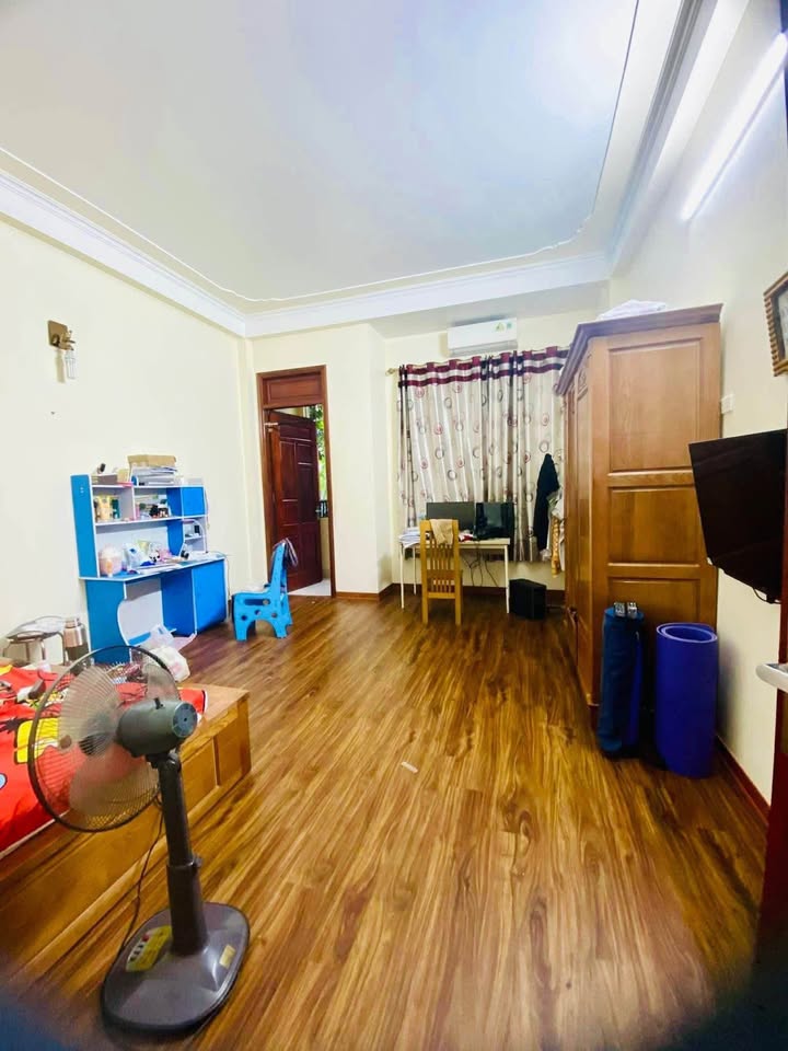 Nhà mặt tiền đường Lê Đại Hành 4 tầng cho thuê giá 12 triệu - Kinh doanh sầm uất!