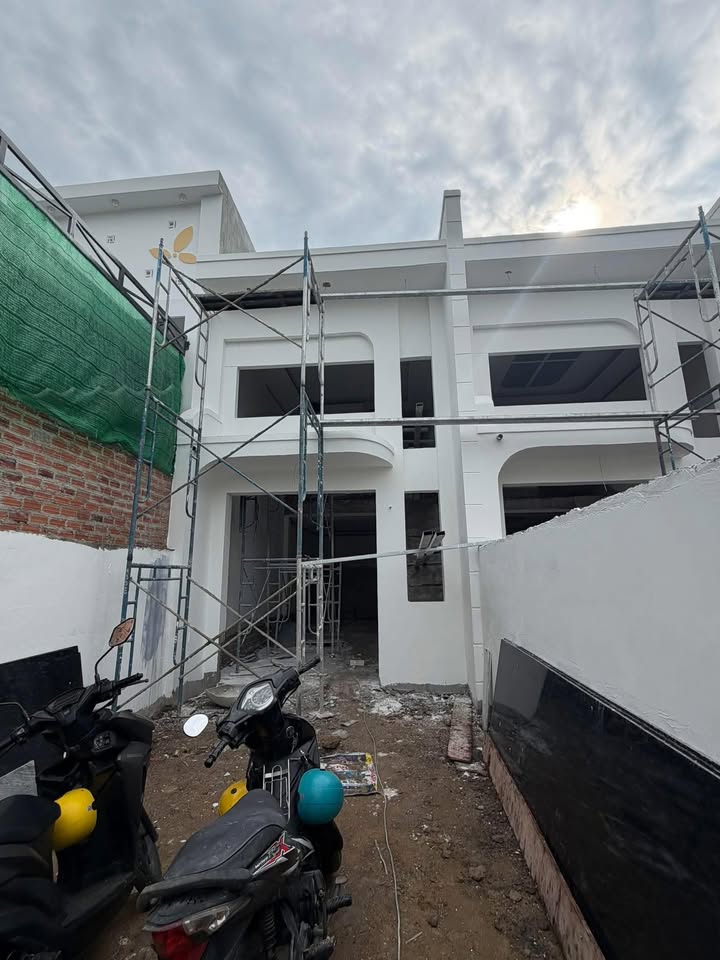 Nhà phố Trảng Bom 108m² giá 1.69 tỷ - Gần nhà thờ Phú Sơn, sổ đỏ chính chủ!