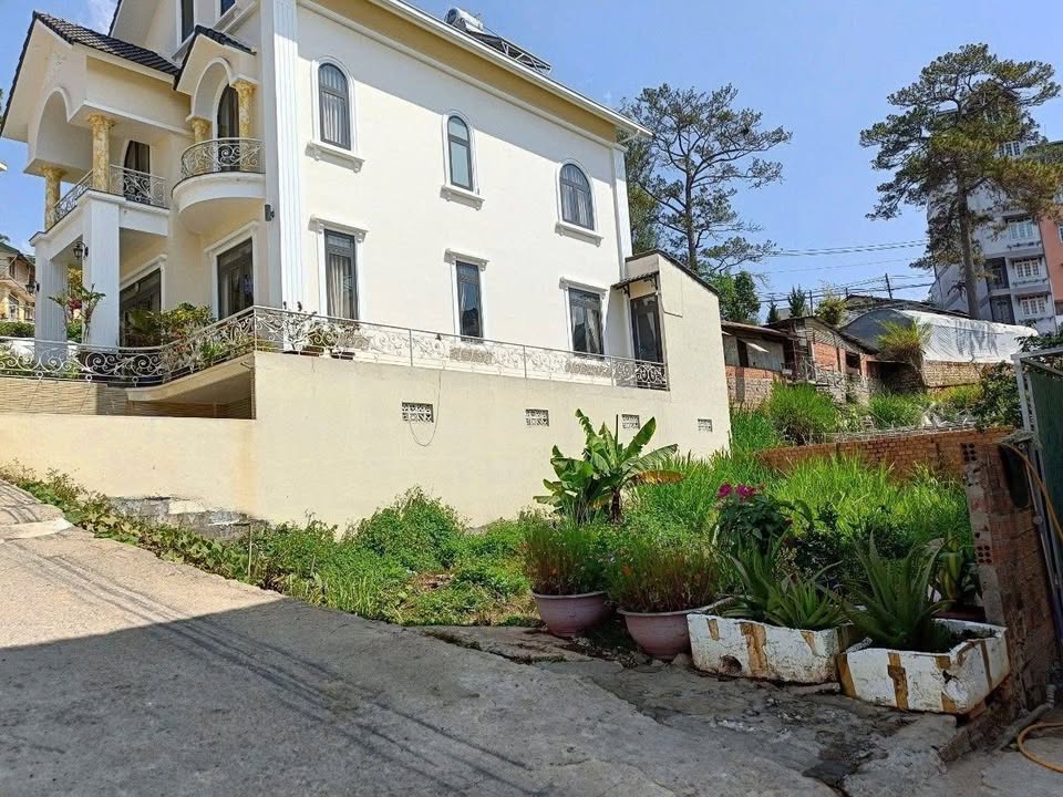 Đất biệt thự đường Lê Thị Riêng, Đà Lạt 206.67m² giá 7.6 tỷ - Đầu tư sinh lời hấp dẫn!