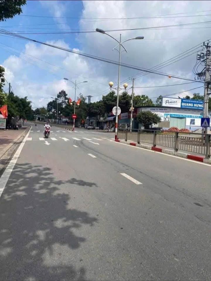 Nhà cấp 4 đường Duy Tân, 125m² giá 2.3 tỷ - Hướng Tây, sẵn sàng ở ngay!