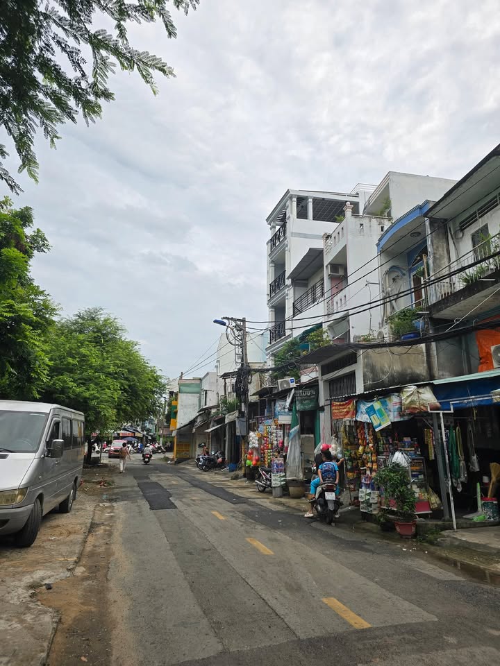 Mặt tiền Lò Siêu Quận 11 37.2m² giá 7 tỷ - Vừa ở vừa kinh doanh!