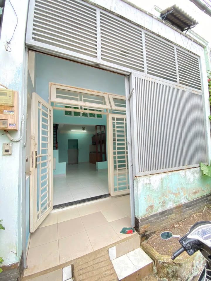 Nhà phố 1 trệt 1 lửng quận 9, 30.4m² giá 3.85 tỷ - Vị trí đẹp, tiện ích đầy đủ!