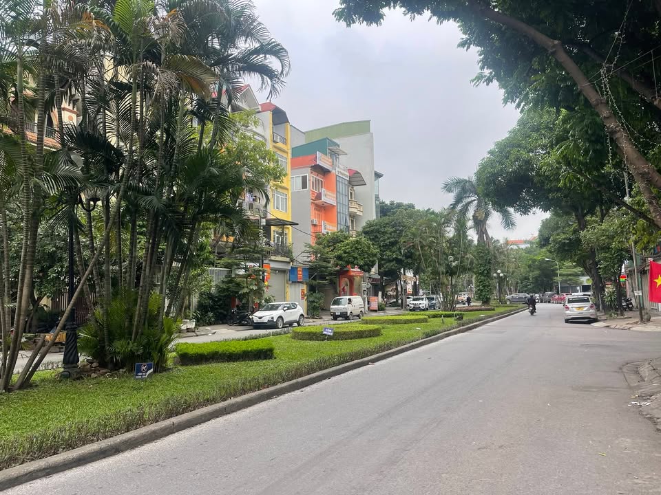 Nhà mặt phố Lưu Quang Vũ, Cầu Giấy 105m² giá 57 tỷ - Vị trí đắc địa ngay vườn hoa!