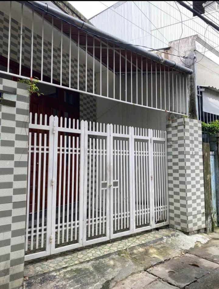 Nhà 2 mặt tiền kiệt ô tô Duy Tân, 47m² giá 1.3 tỷ - Sổ riêng, thuận tiện ở ngay!