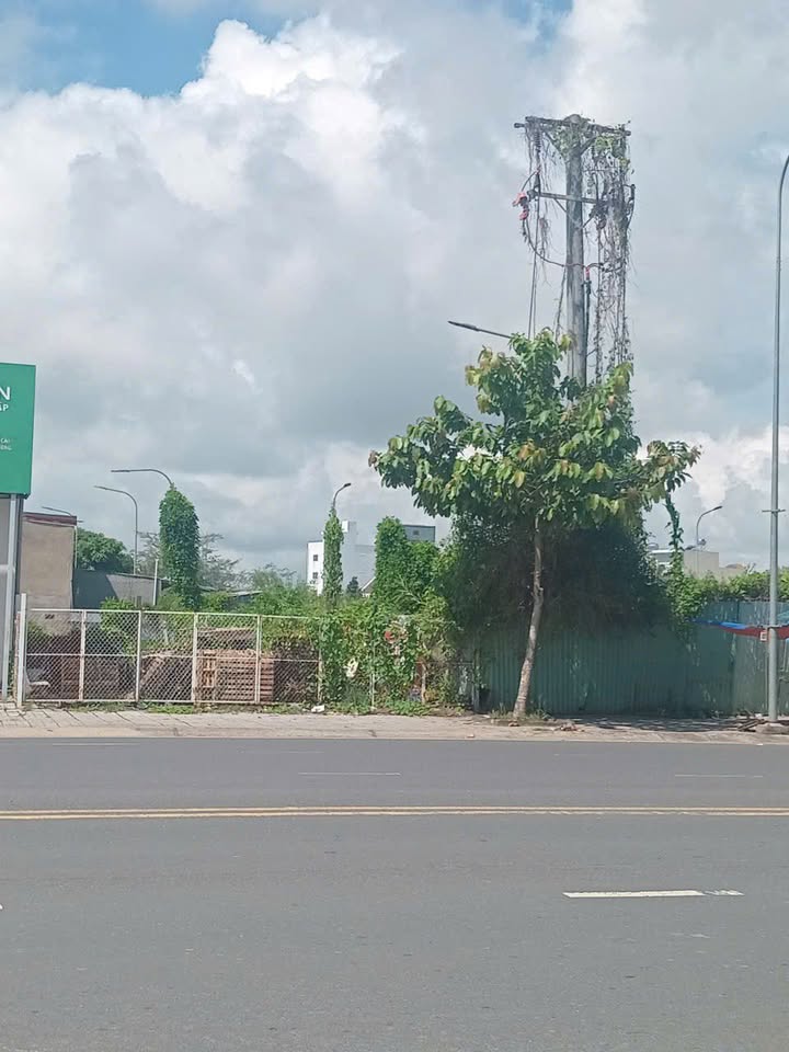 Đất mặt tiền đường Nguyễn Hoàng, Long Xuyên, 255m² - Giá 10.043 tỷ, sổ đỏ chính chủ!