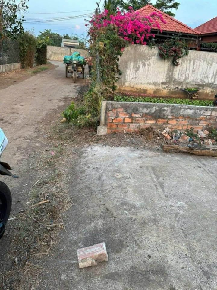 Đất nền đường Phan Văn Đạt Khánh Xuân 240m² giá chỉ 1.1 tỷ - Sổ đỏ chính chủ!