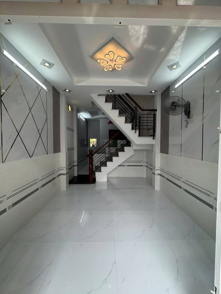 Nhà đẹp đường HT13, phường Hiệp Thành, quận 12 - Giá 1.95 tỷ, sổ hồng chính chủ!