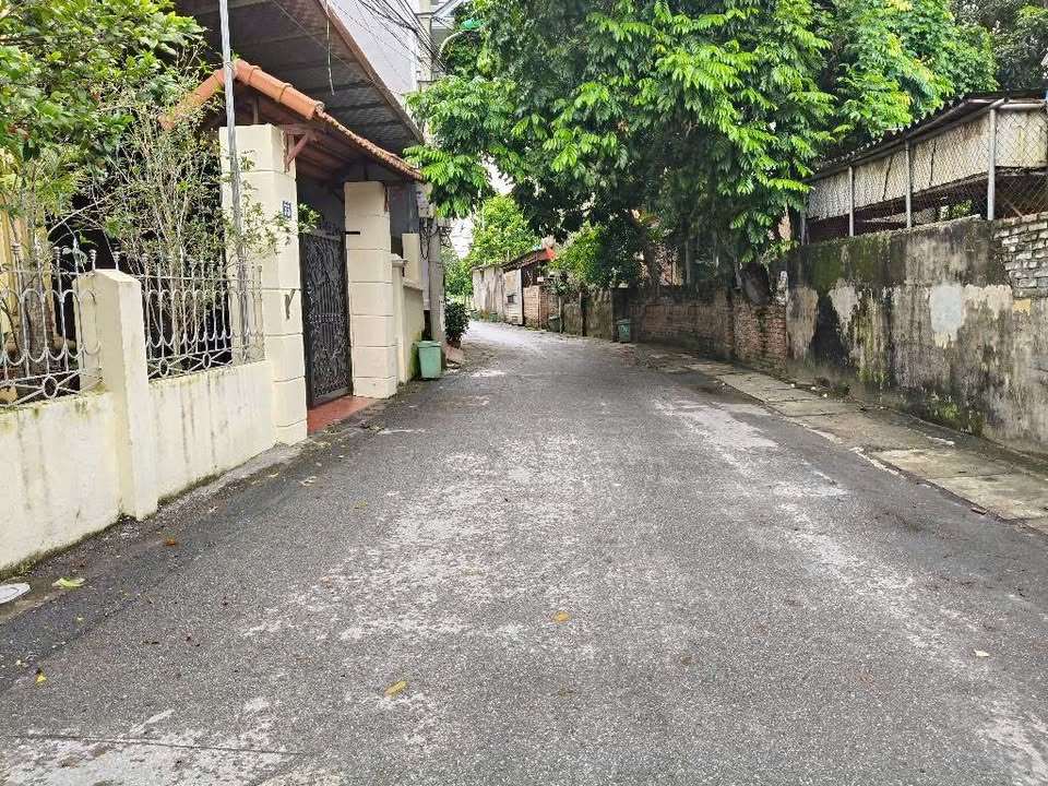 Đất Gia Lâm 62m² giá 4 tỷ - Sổ đỏ chính chủ, ô tô vào tận nơi!