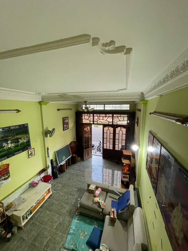 Nhà mặt tiền Phạm Văn Đồng, Pleiku 100m² giá 4.7 tỷ - Kinh doanh thuận lợi!