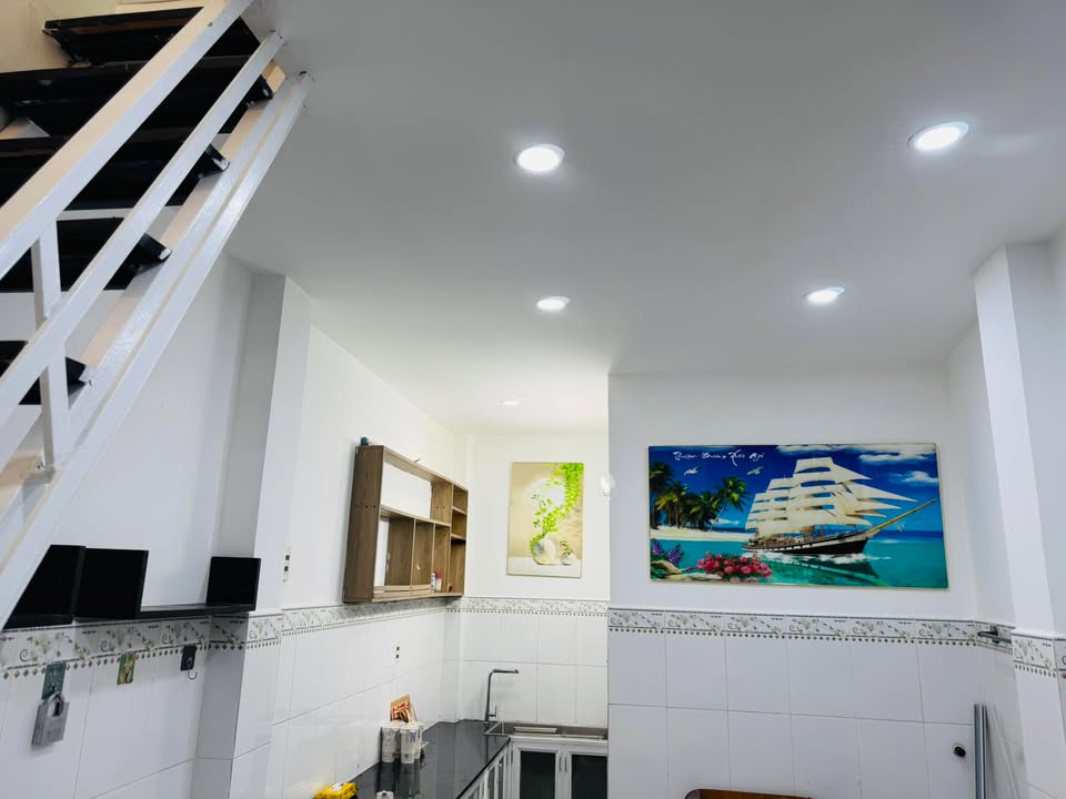 Nhà cho thuê 111/11J Trần Bình Trọng, Quận 5 - Tiện ích đầy đủ, giá chỉ 7 triệu!