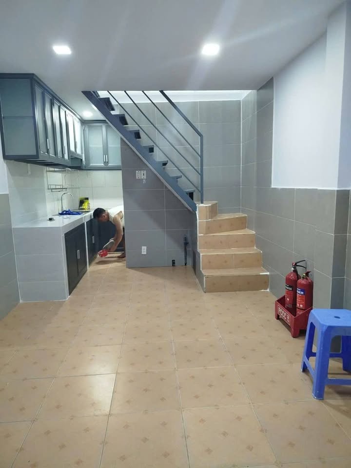 Nhà cho thuê hẻm xe tải đường số 18, Thủ Đức, 32m² giá chỉ 7.5 triệu - Phù hợp làm văn phòng!