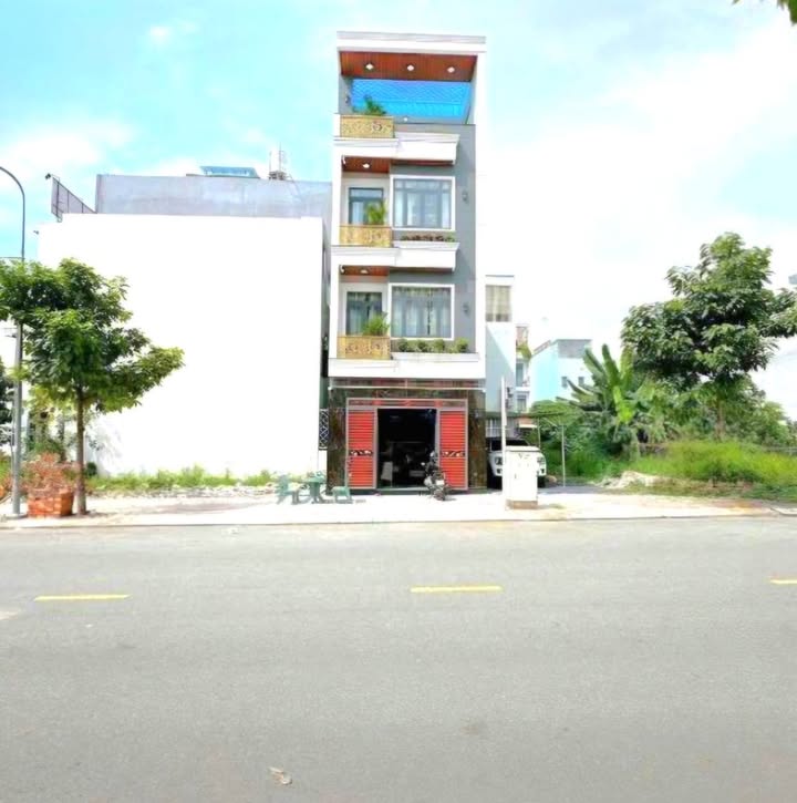 Nhà phố KDC Phú Hồng Thịnh 6, Đông Hòa, 76m² giá 7.8 tỷ - Sổ hồng chính chủ, nội thất cao cấp!