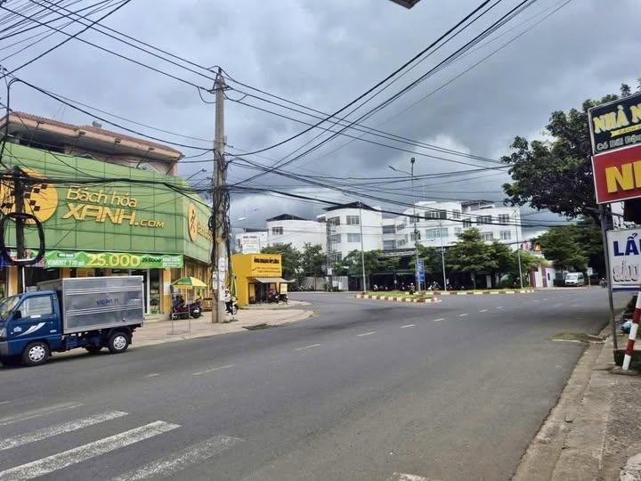 Nhà phố Mặt tiền kinh doanh Y Wang 210m² giá 7.9 tỷ - Lưu lượng xe qua lại tấp nập!