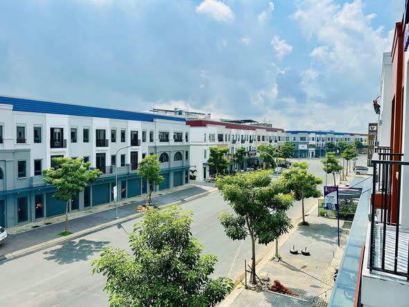 Nhà 3 tầng & Sân Thượng Đường Điện Biên Phủ, Long Xuyên - Giá chỉ 5 tỷ!