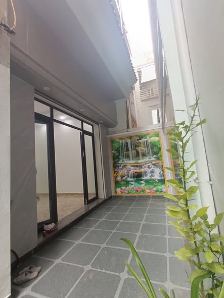 Nhà cho thuê 3 tầng Miếu Hai Xã 100m² giá 8 triệu - Thích hợp cho gia đình!