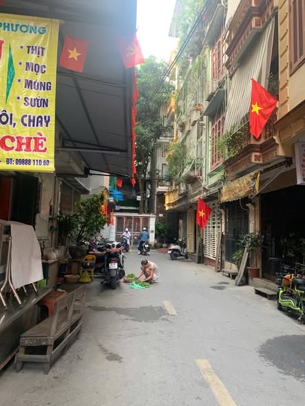 Nhà mới Tân Mai 38m² giá 8 tỷ - Thiết kế hiện đại, thang máy nhập khẩu!