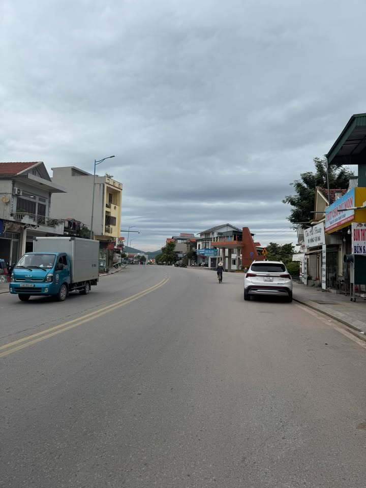 Nhà 2 tầng mặt đường Hà Khẩu - 68m² giá chỉ 4 tỷ - Cơ hội đầu tư tuyệt vời!