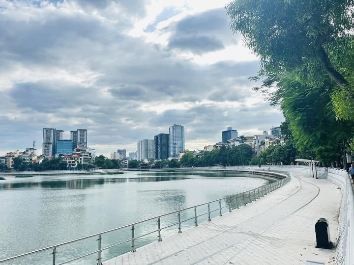 Nhà phố 4 tầng mặt hồ Hoàng Cầu 65m² giá 41.3 tỷ - Vị trí kinh doanh đắc địa!