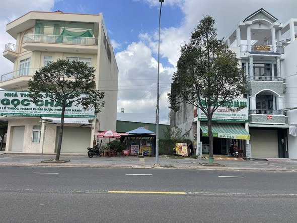 Cặp liền kề mặt tiền đường Võ Văn Kiệt, Bà Rịa - Vũng Tàu 205m² giá 16 tỷ - Vị trí đắc địa cho cả ở và kinh doanh!