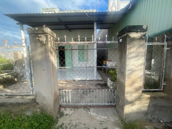 Nhà + Đất Tuy Phong 100m² giá 330 triệu - Chính chủ, giá mềm nhất khu!