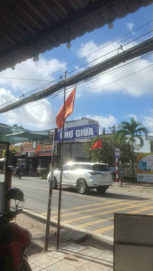 Nhà Mặt Tiền Phú Hưng 90m² giá 3 tỷ - Gần chợ sầm uất!